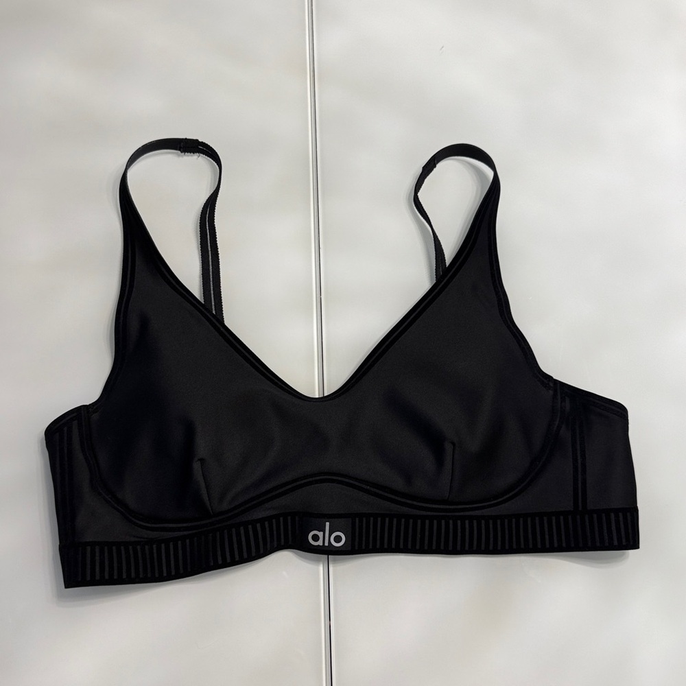 ALO Airlift Line Up Bra.